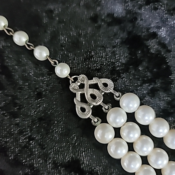 Vtg Triple Strand Faux Pearl Necklace Choker - Picture 15 of 15